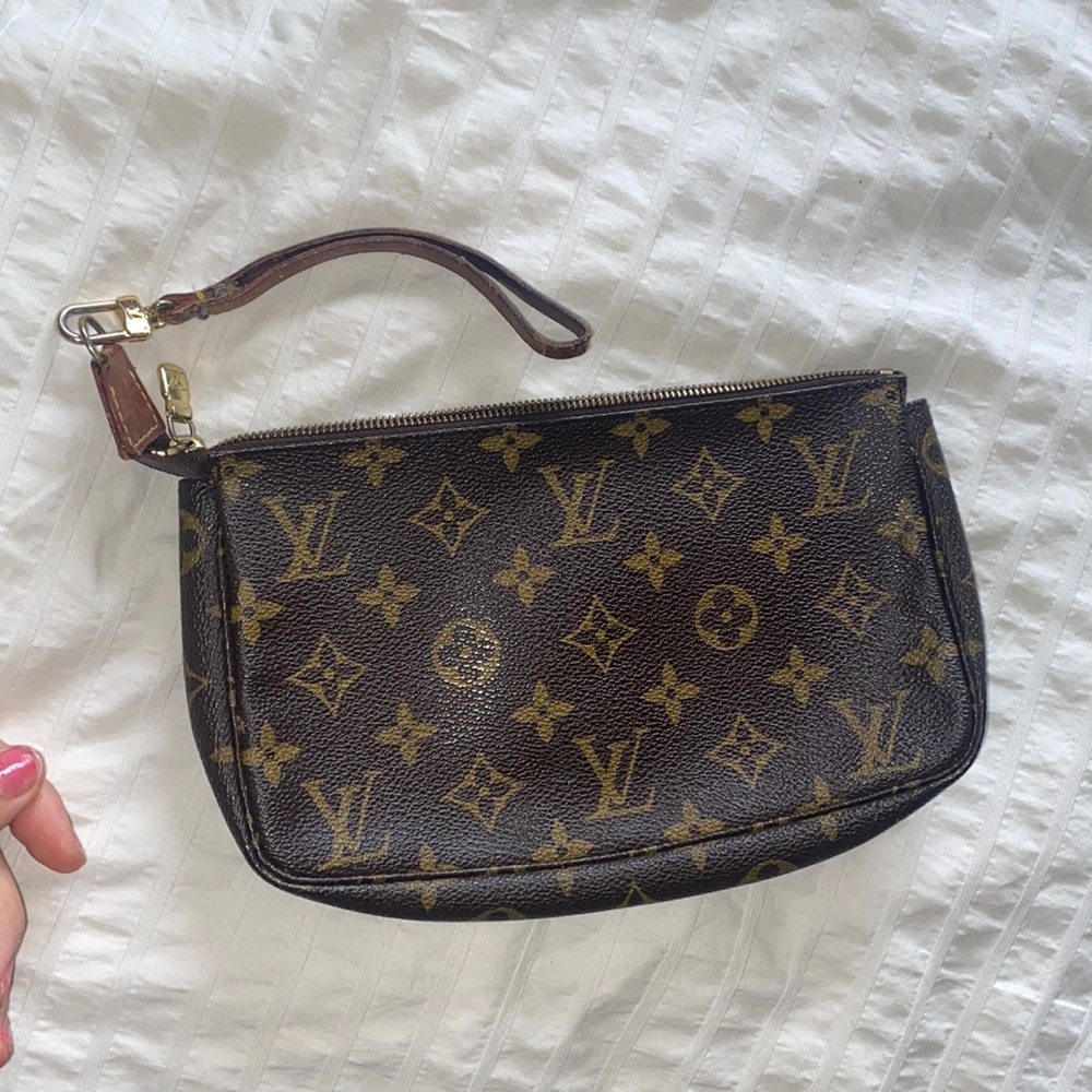 Louis Vuitton Pouchette Authentic